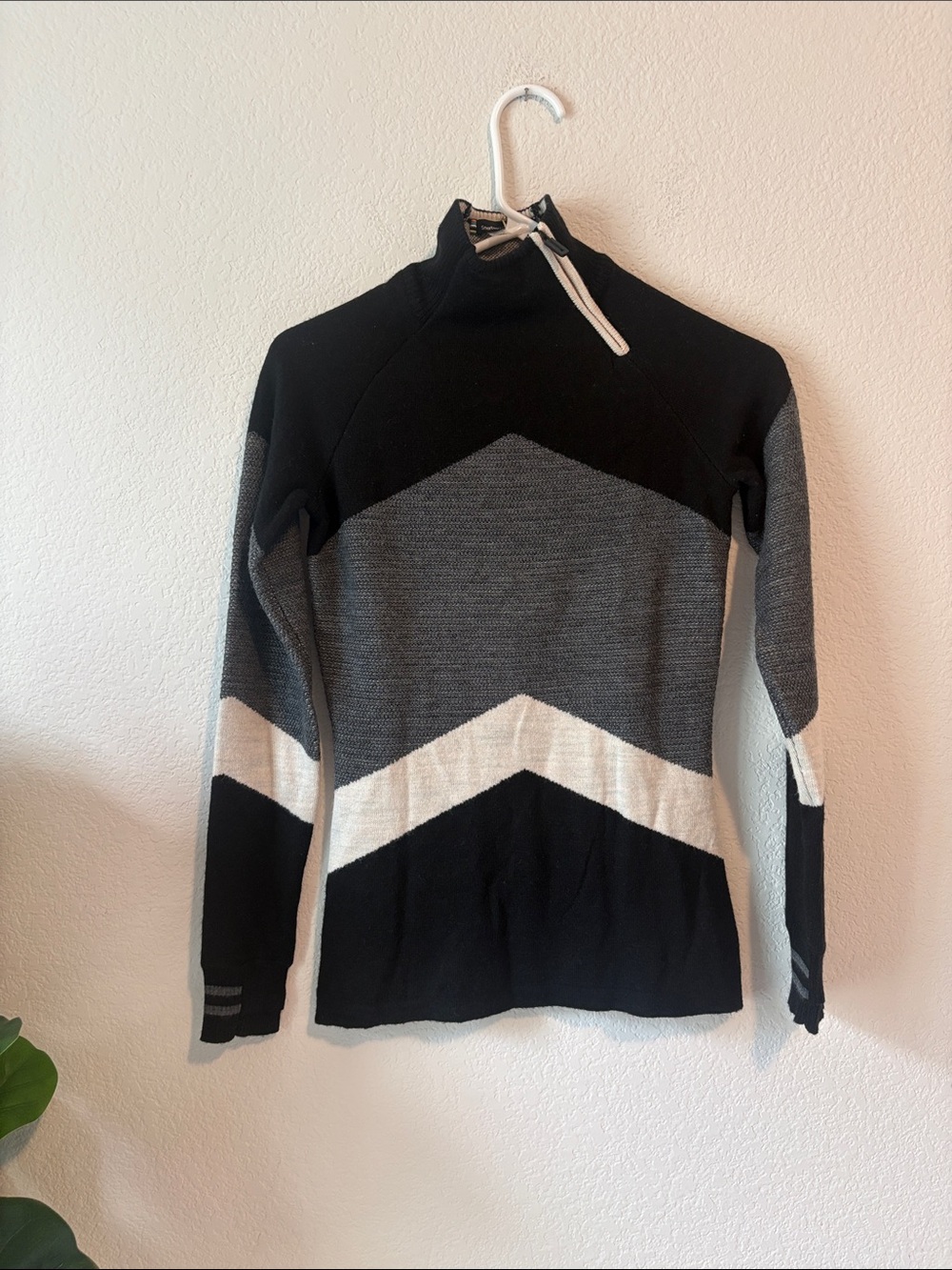 NWT Smartwool Women's Black Gray white Chevron Turtleneck Sweater XS